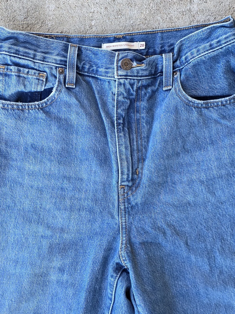 Levi’s High Waisted Straight Jeans Distressed W28